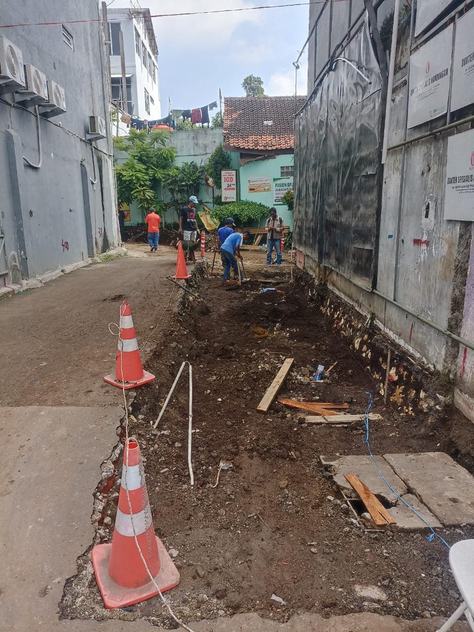 Pekerjaan Bongkar Fasad Bangunan